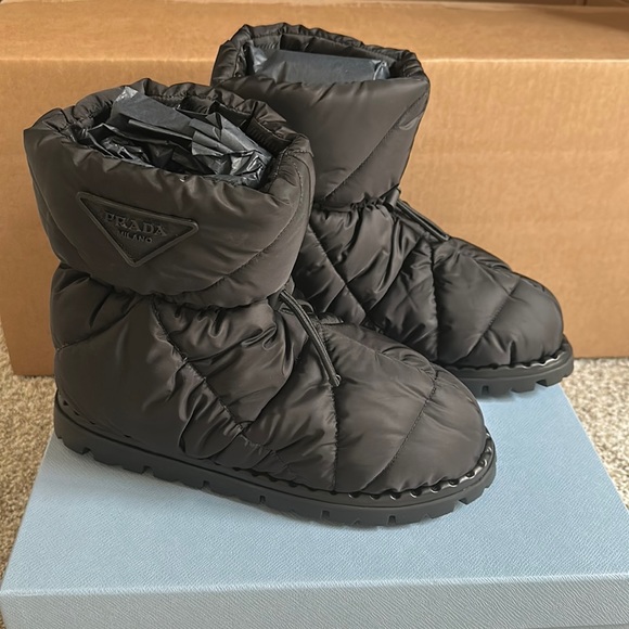 PRADA SNOW BOOTS SIZE 38.5 - Picture 2 of 4